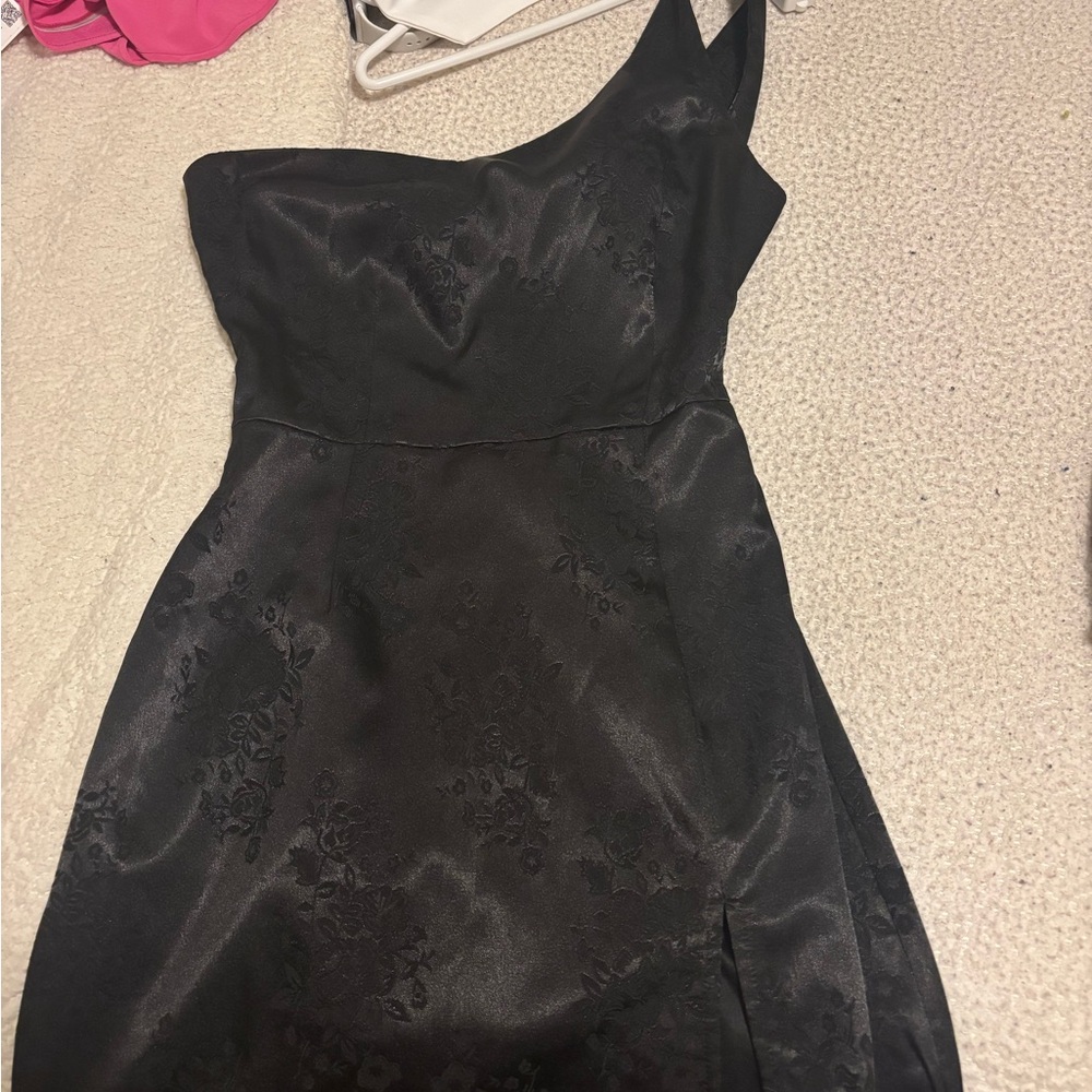 Elegant Black One-Shoulder Dress